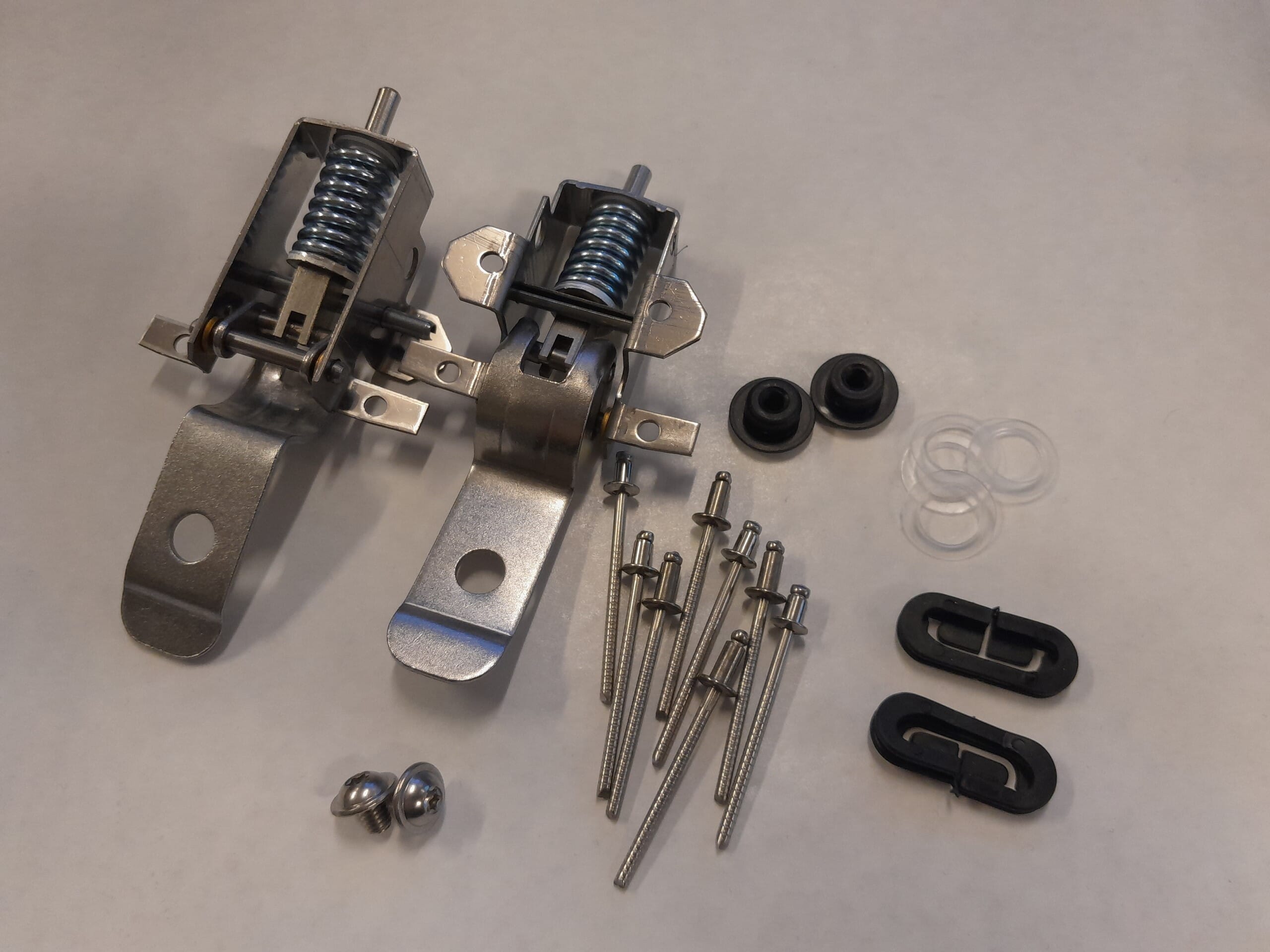 Dometic Hengsel kit CE99-DF Kokebluss - Welovecamping